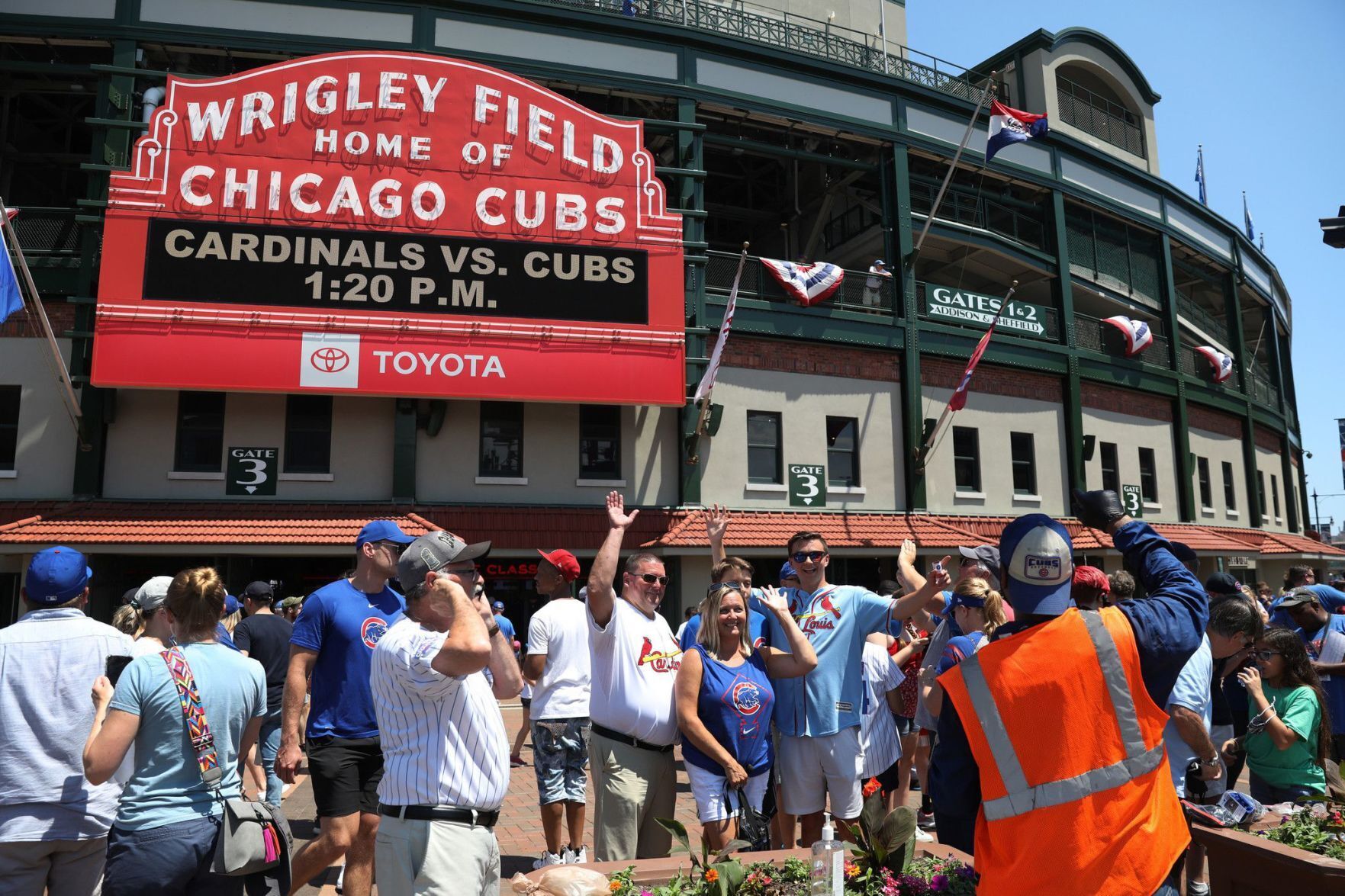 20210611-AMX-SPORTS-COLUMN-WITH-WRIGLEY-FIELD-AT-25-TB.jpg